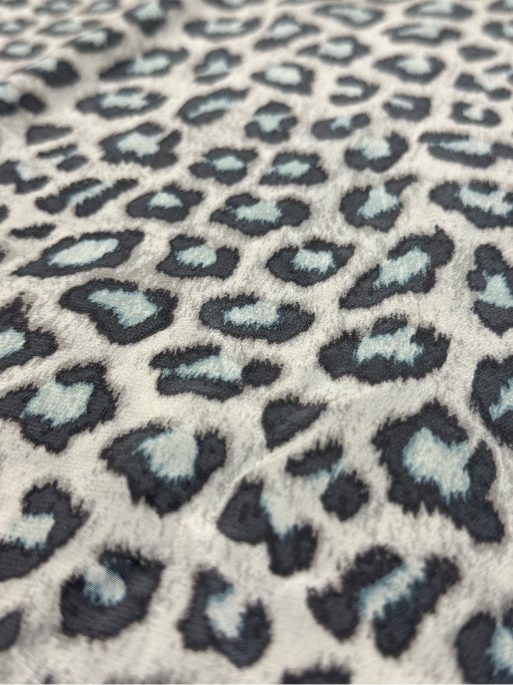 Joie 100% Silk Leopard Print Cold Shoulder Blouse Flutter Sleeve Small - Picture 7 of 14